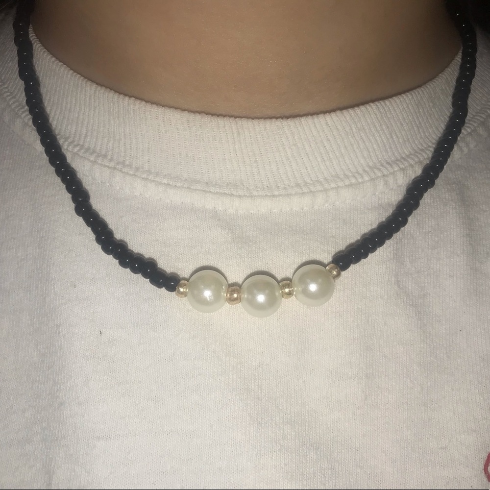 Golden Pearls Necklace (BLK)